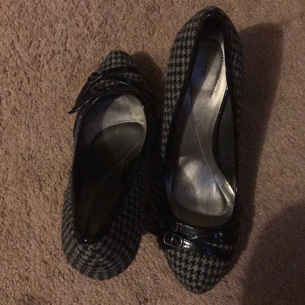 Dress shoes